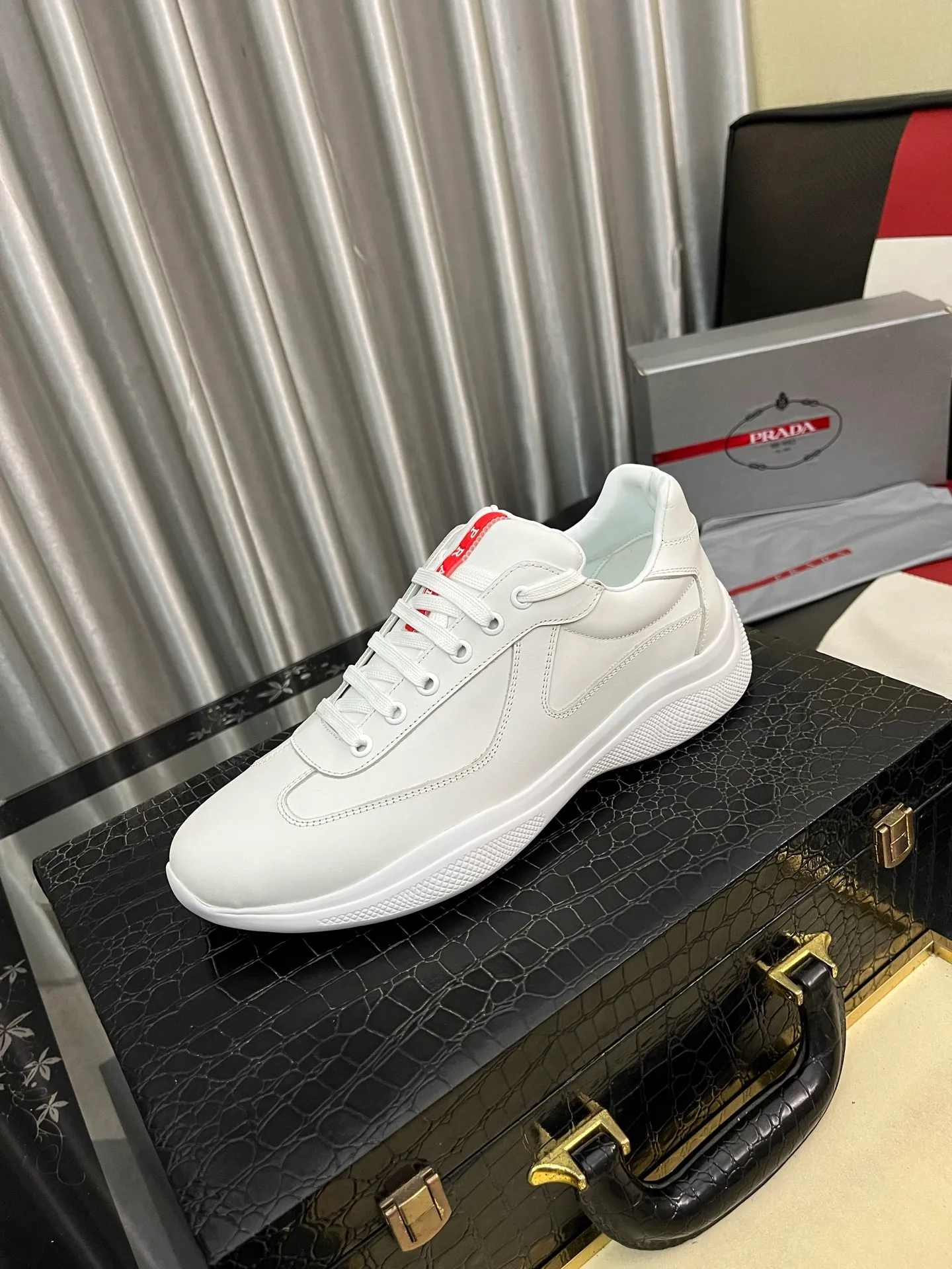 Men's shoes 💰400⌚️⌚️【PRADA】Prada casual shoes, originally developed 1:1, made of high-mercerized cowhide with imported cowhide, silk sheepskin lining, rubber outsole, comfortable and soft on the foot, size: 38-442️⃣Colors available